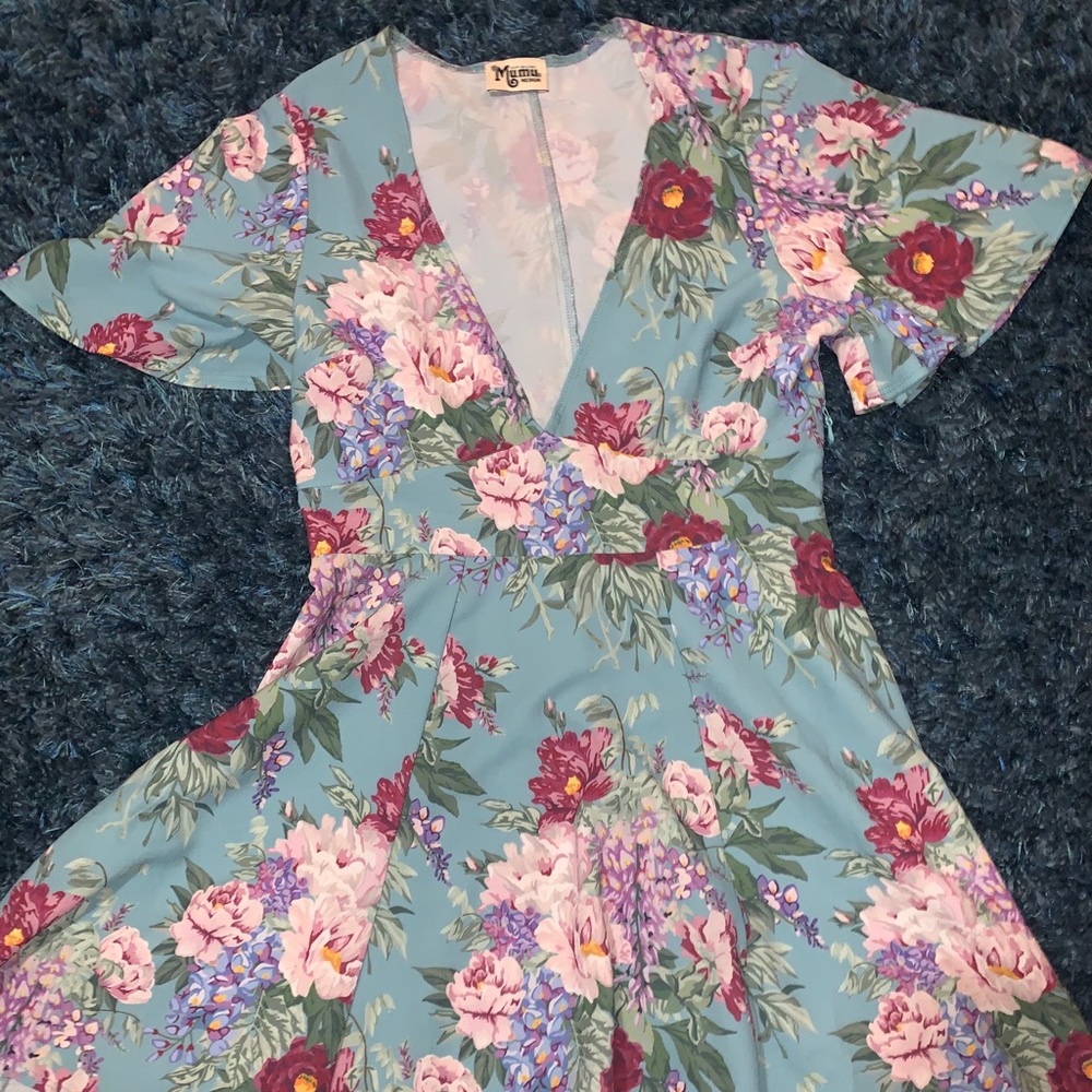 Plunged flower dress.